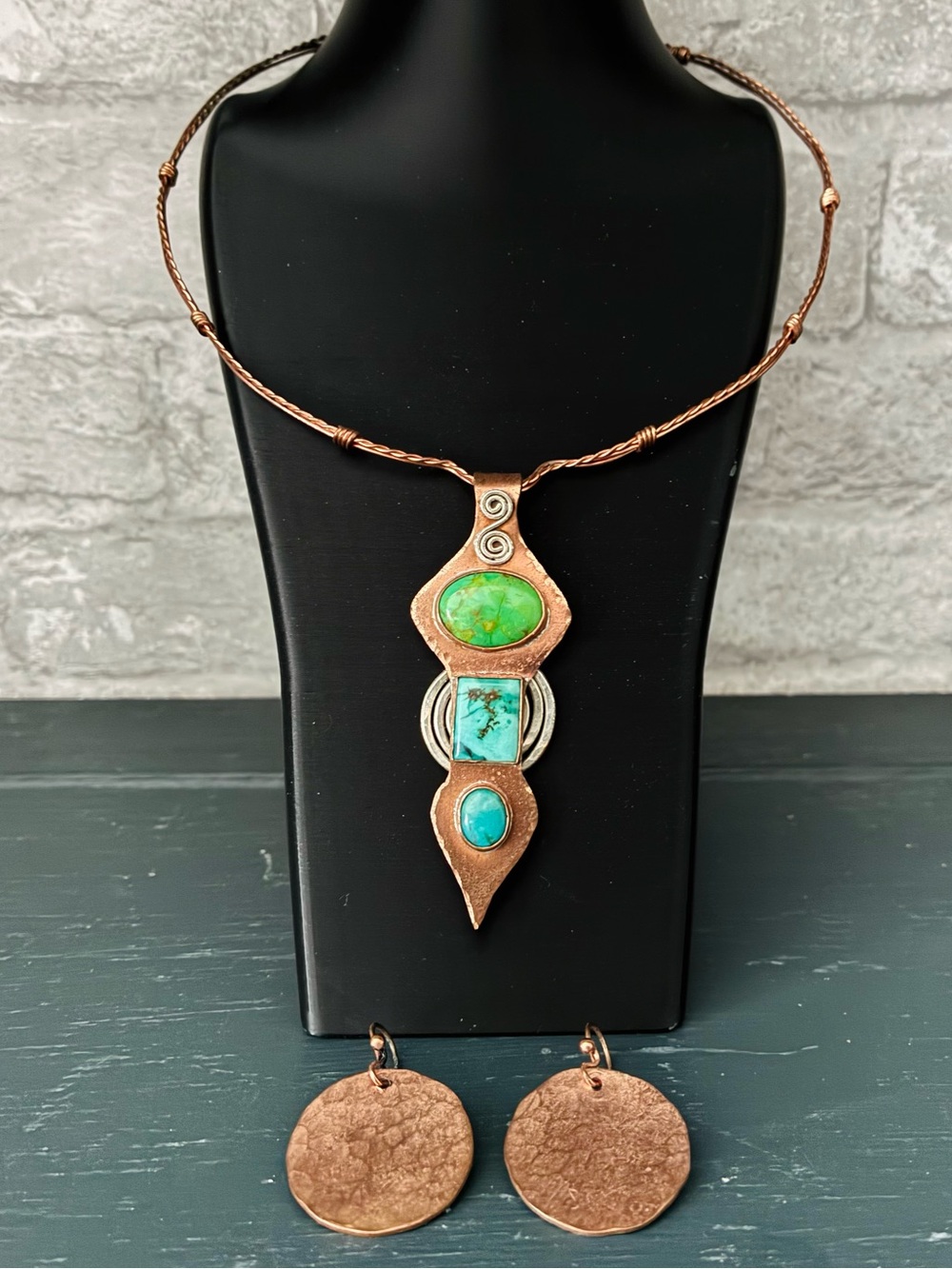 Dual Tone Handmade Stone Necklace And Earrings